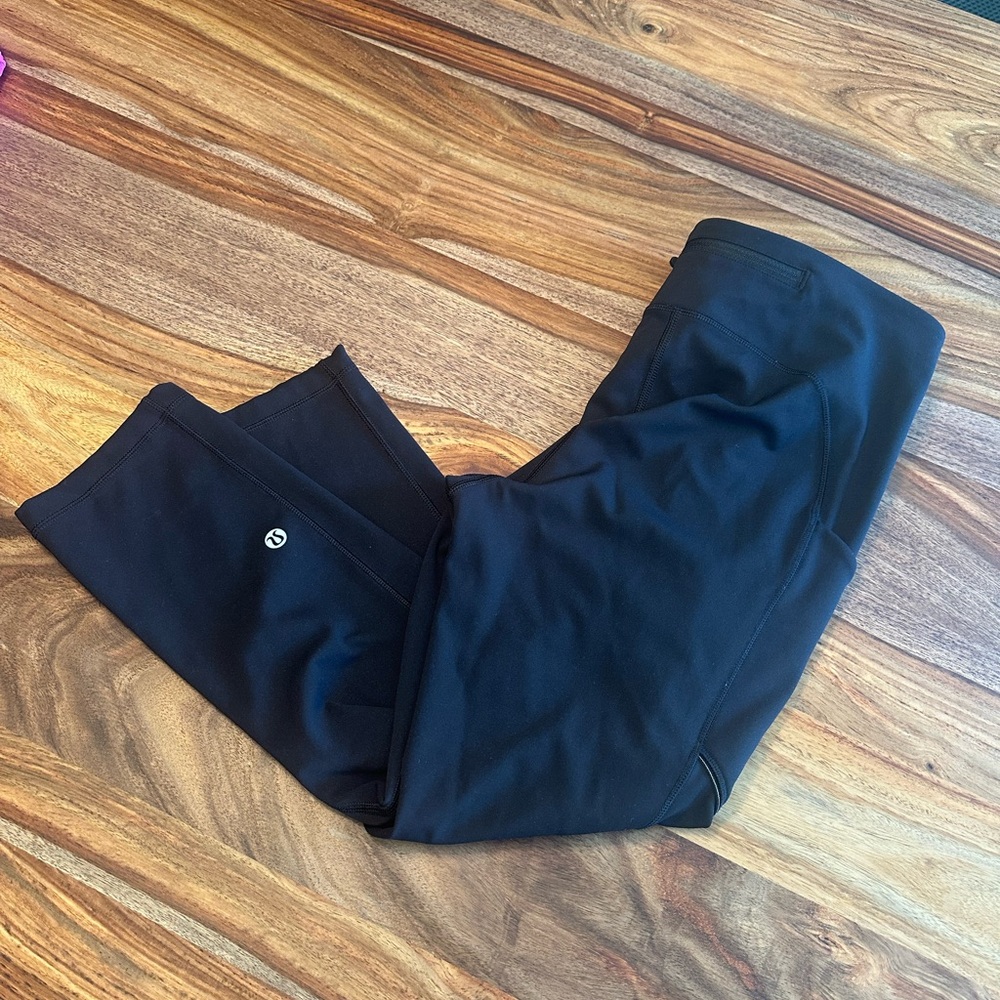 Lululemon Black Calf Crop Leggings with side pockets - Size 8